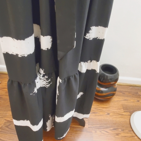 SHEIN VCAY Black and White Dress - Picture 6 of 7